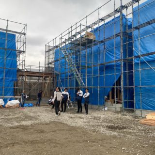 2025/10/25
(仮称)DANSTYLE下鶴崎　上棟おめでとうございます‼️㊗️
天気が心配される中、式を始めると雨がすっと止み無事に
上棟式を執り行うことができました。
餅まきは近隣の方々にたくさんお越しいただき有難うございました☺️